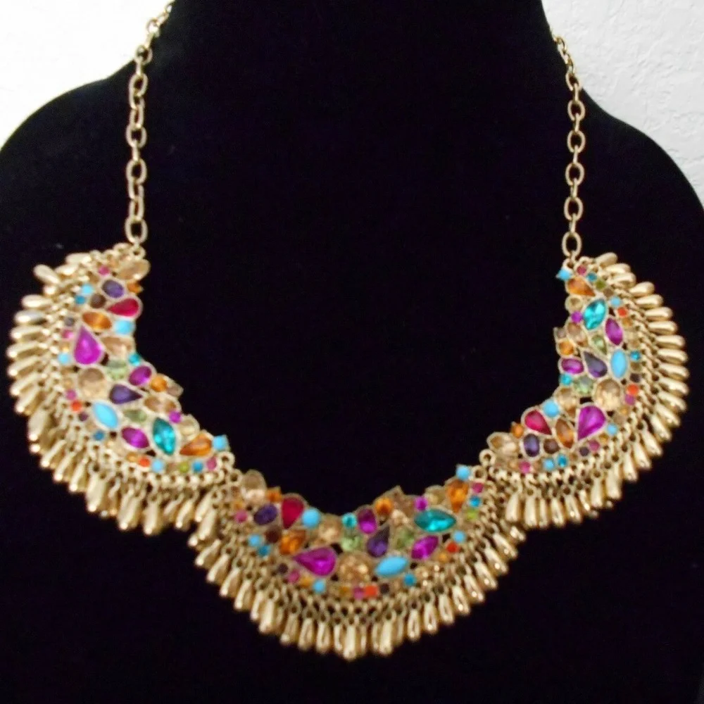 NWT Betsey Johnson NECKLACE & EARRINGS